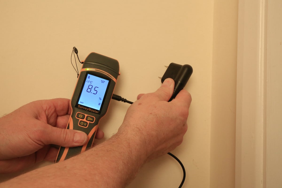 SurveyMaster with lead against wall