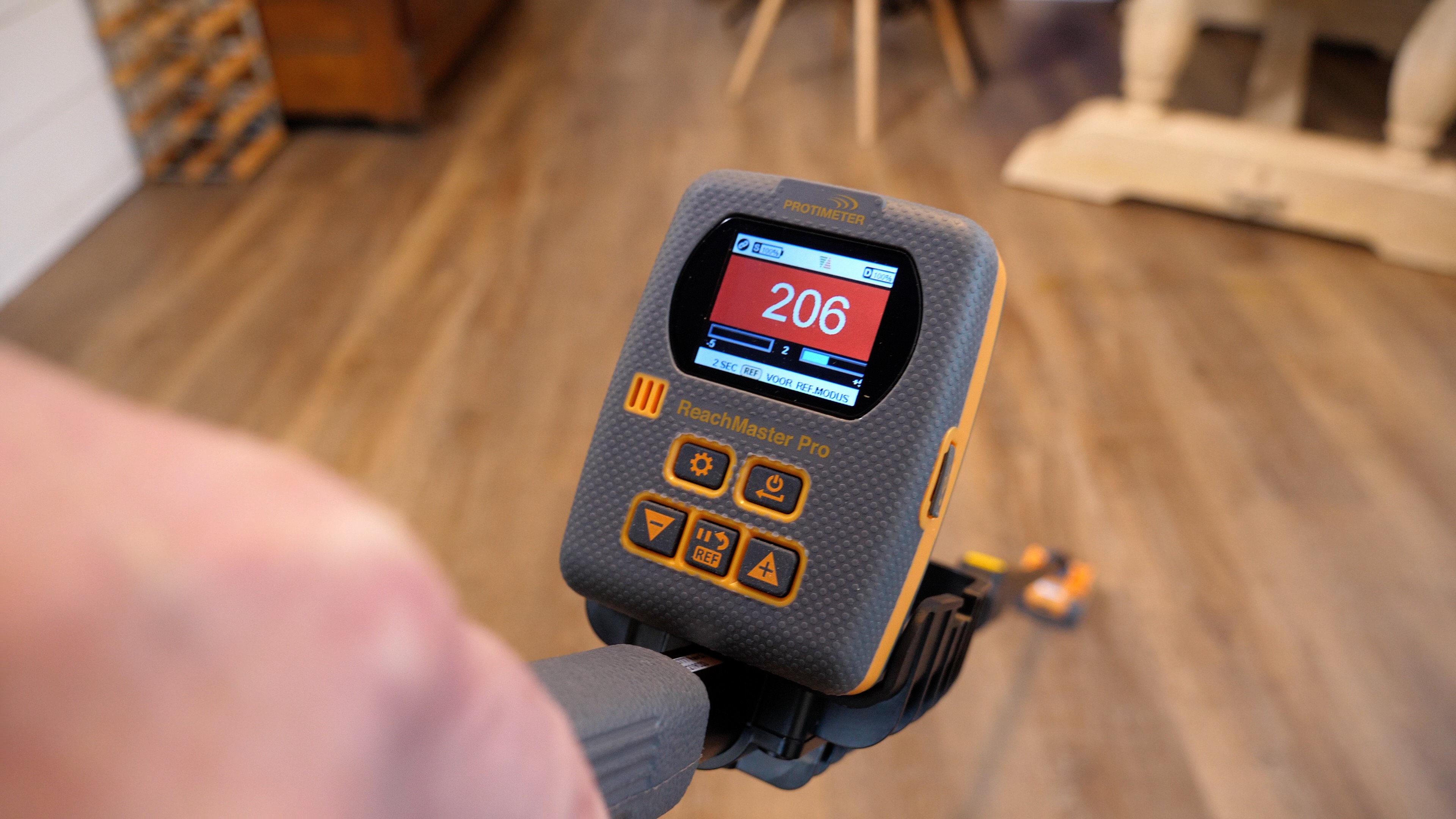 3 Ways to Tell Your Professional Moisture Meter is Inaccurate